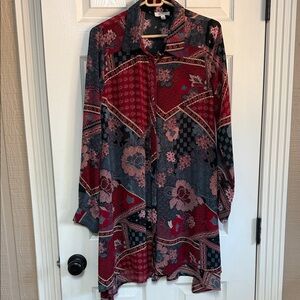 Umgee Black and Pink Floral long Blouse (very thin material)